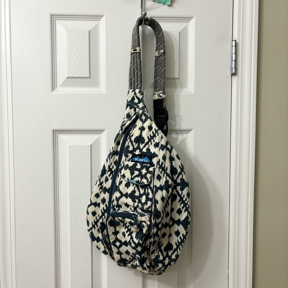 KAVU Tribal Print Rope Sling Bag Backpack - Picture 2 of 8